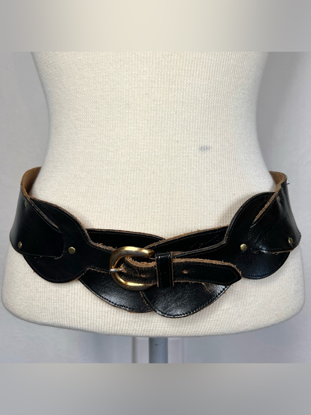 Black Leather Scalloped Waist Belt with Gold Buckle